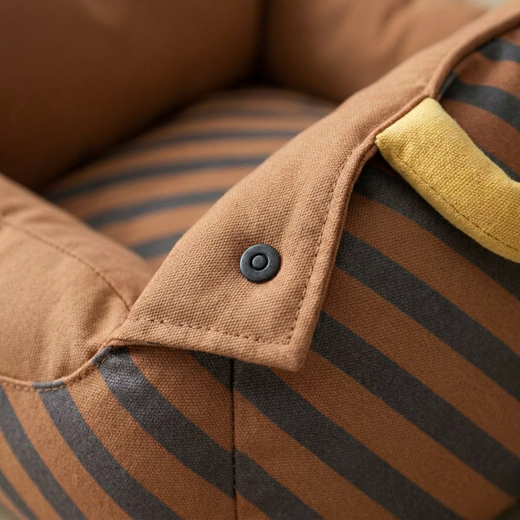 Dog car travel cushion, padded, waterproof, machine washable, Chestnut Brown, detail