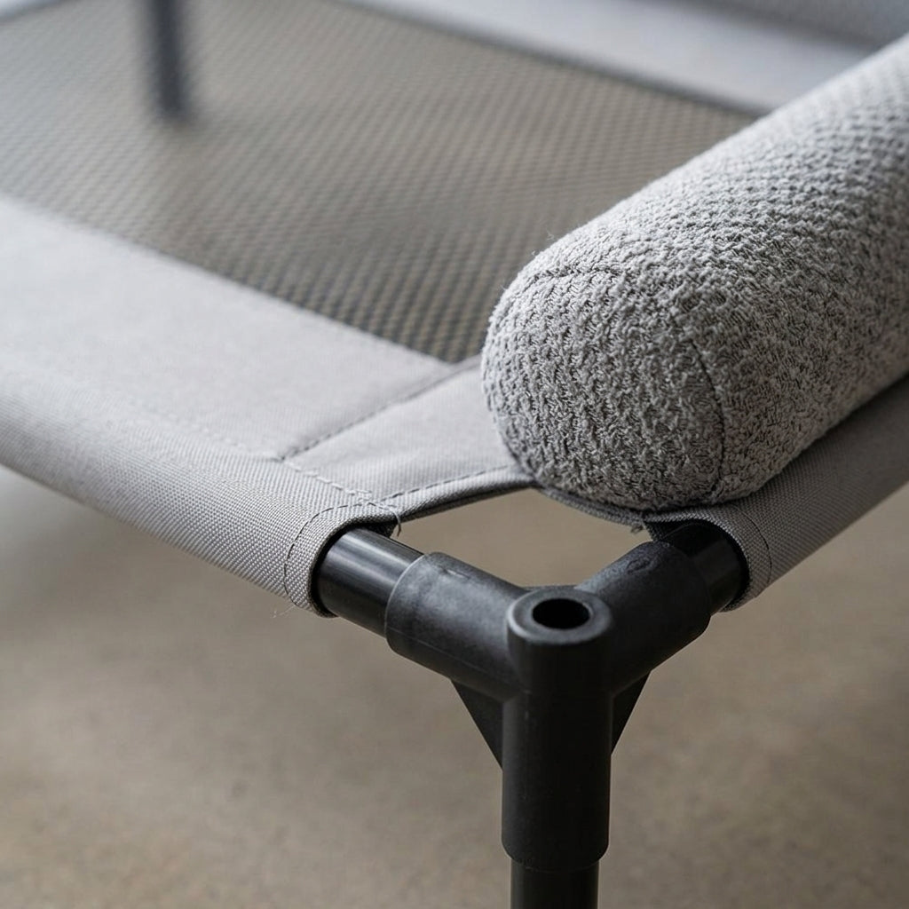 Elevated dog bed, mesh base with bolster sides, detail